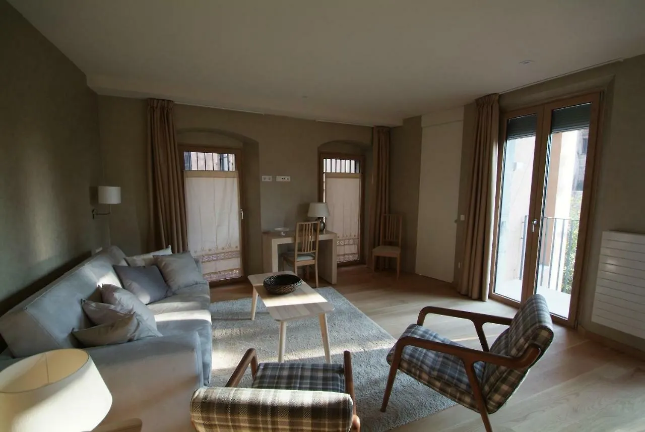 Beautifully Furnished Luxury Apartment In Barri Vell, Girona