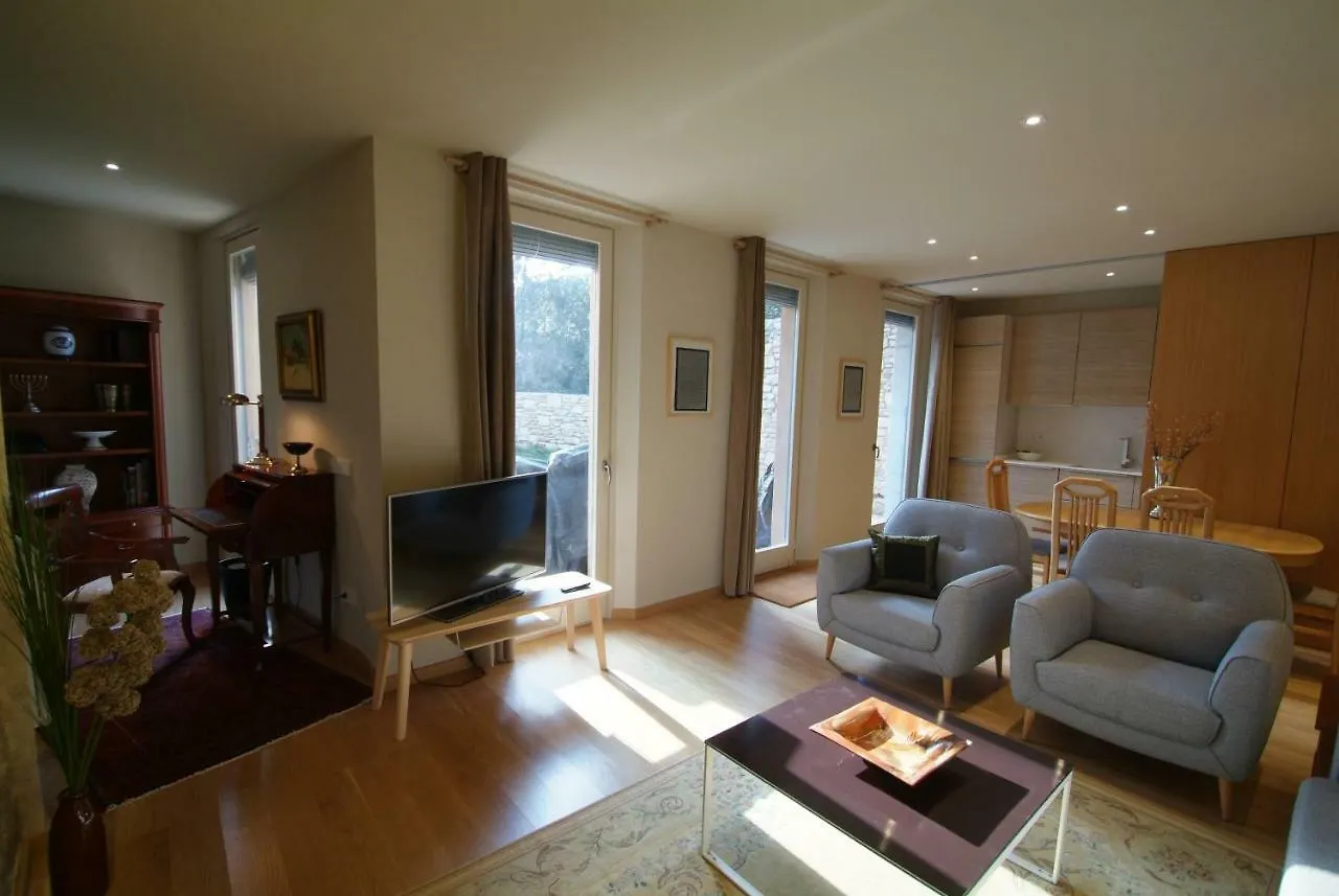 Beautifully Furnished Luxury Apartment In Barri Vell, Girona