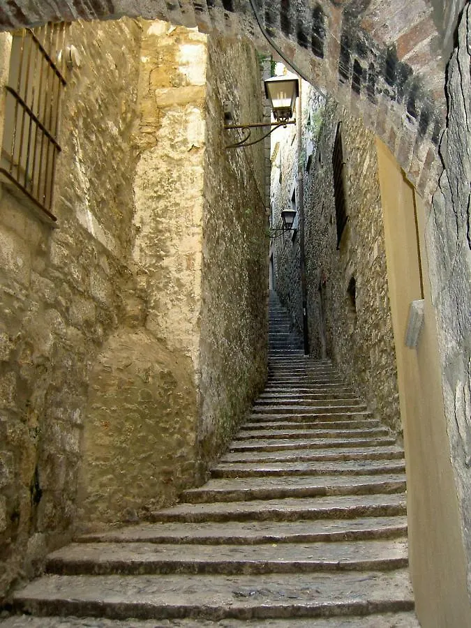 Beautifully Furnished Luxury Apartment In Barri Vell, Girona