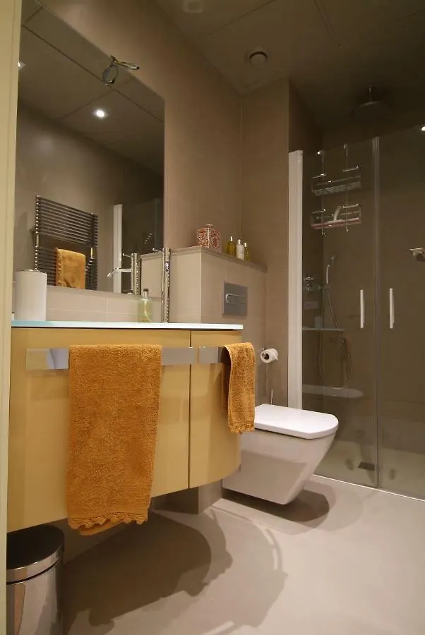 Beautifully Furnished Luxury Apartment In Barri Vell, Girona